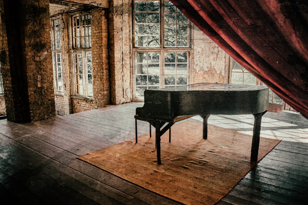 antique piano photograph